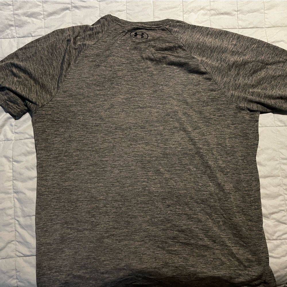XL UnderArmour tech tee